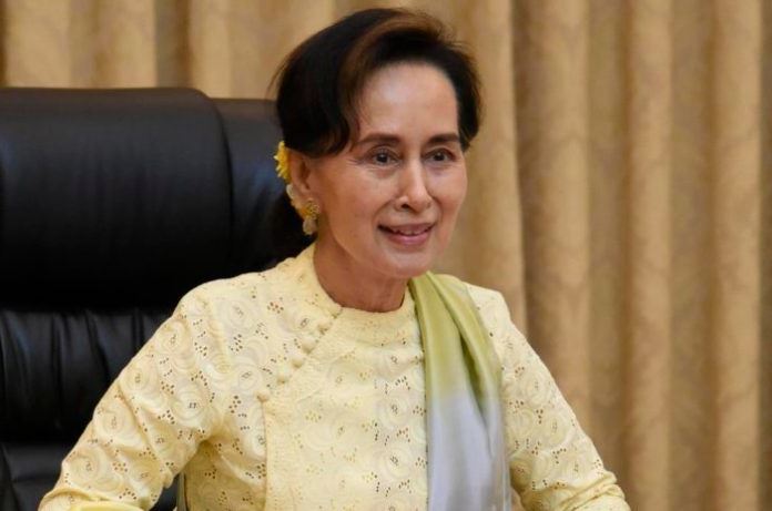 미얀마 국가 고문 아웅산 수지 국가고문이 이끄는 여당인 민주주의 민족동맹(NLD)이 지난 8일 총선에서 압승